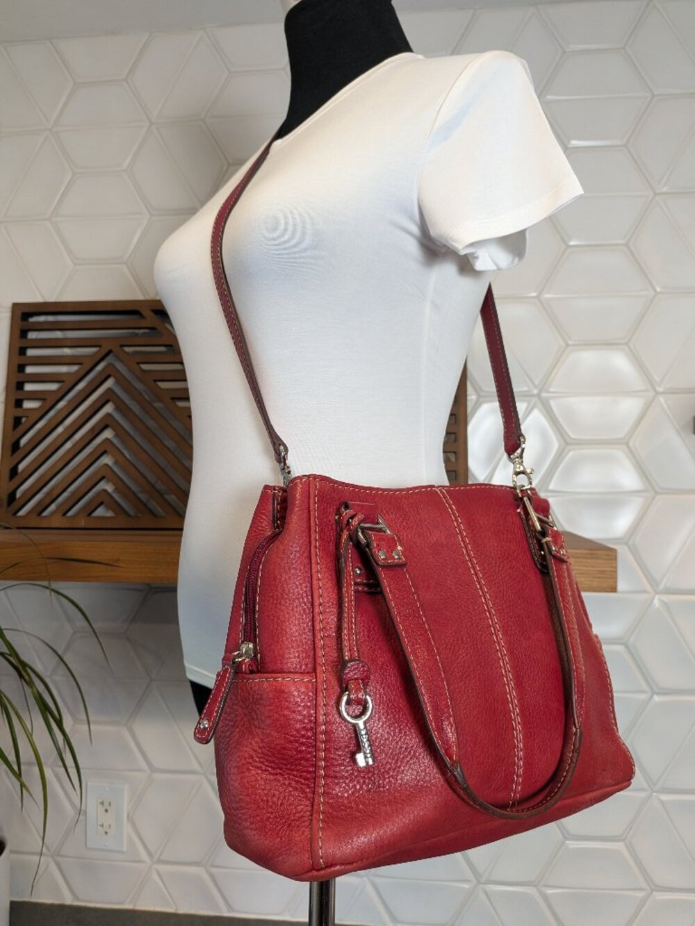 Vintage Fossil Red Pebbled Leather Shoulder Bag Tote Purse Key Charm